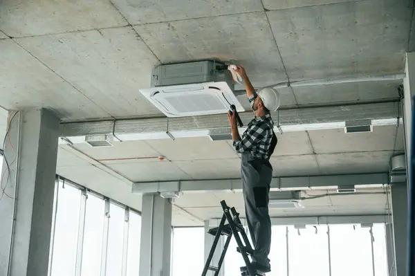 How an Air Conditioning Contractor Creates Customized Cooling Solutions
